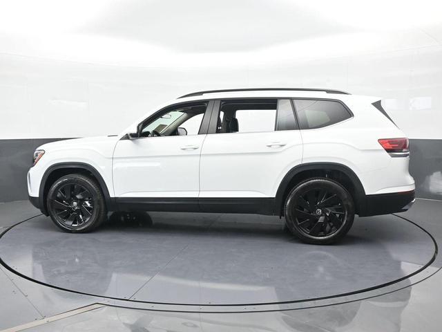 Photo of 2024 Pure White Volkswagen Atlas