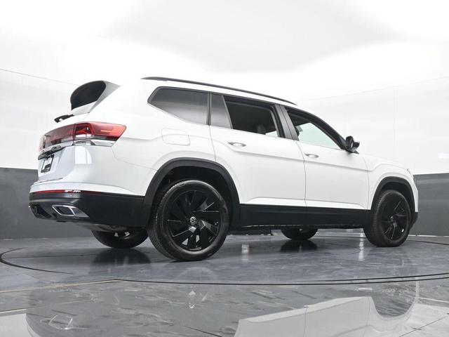 Photo of 2024 Pure White Volkswagen Atlas