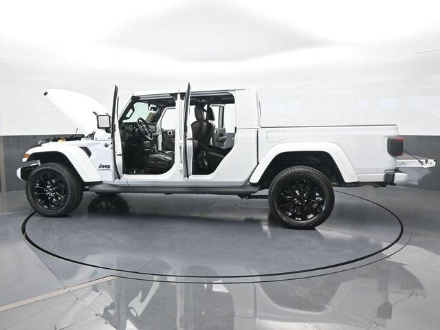 Photo of 2022 Bright White Clearcoat Jeep Gladiator