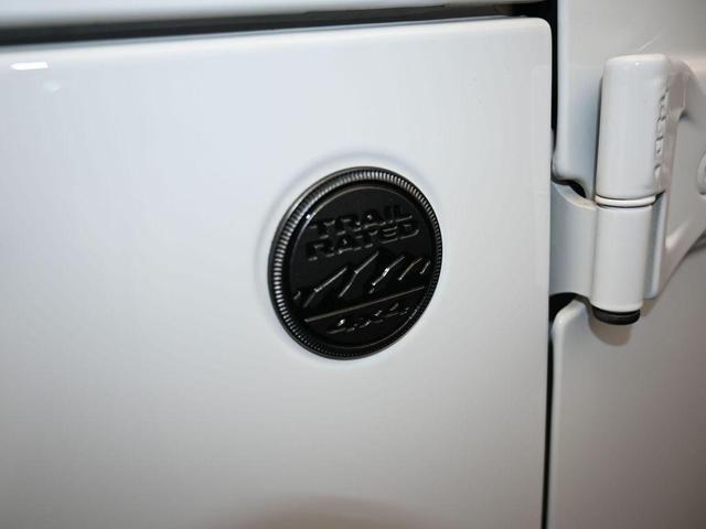 Photo of 2022 Bright White Clearcoat Jeep Gladiator
