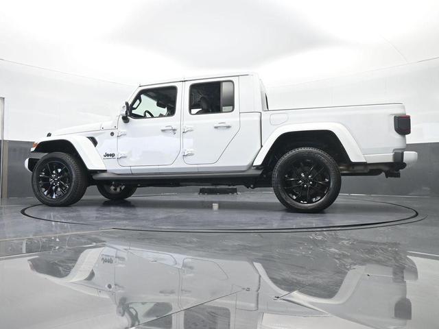 Photo of 2022 Bright White Clearcoat Jeep Gladiator