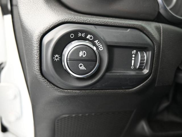 Photo of 2023 Bright White Clearcoat Jeep Gladiator