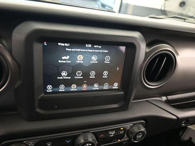 Photo of 2023 Bright White Clearcoat Jeep Gladiator