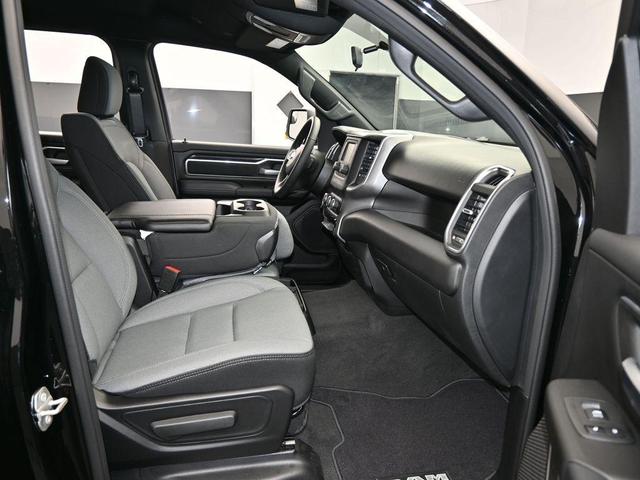 Photo of 2024 Diamond Black RAM 1500