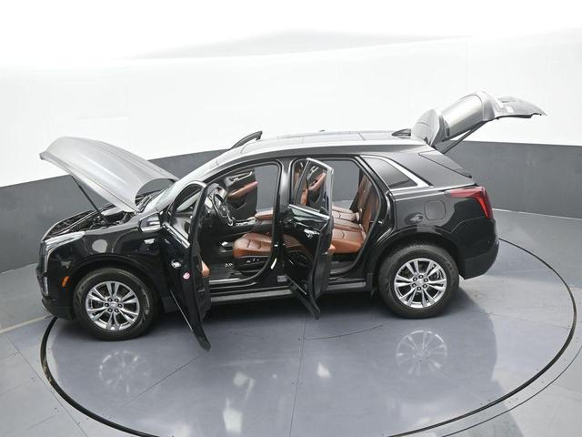 Photo of 2020 Stellar Black Metallic Cadillac XT5