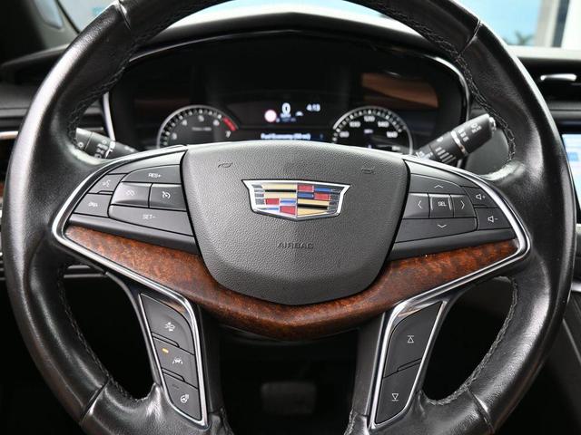 Photo of 2020 Stellar Black Metallic Cadillac XT5