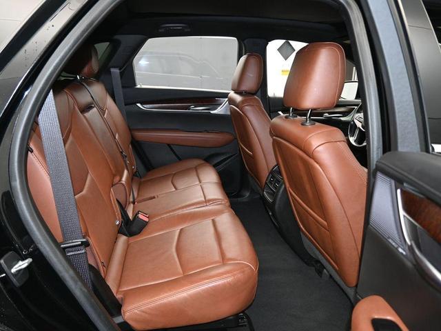 Photo of 2020 Stellar Black Metallic Cadillac XT5