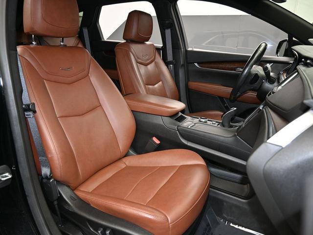 Photo of 2020 Stellar Black Metallic Cadillac XT5