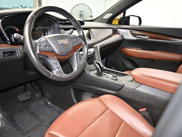 Photo of 2020 Stellar Black Metallic Cadillac XT5
