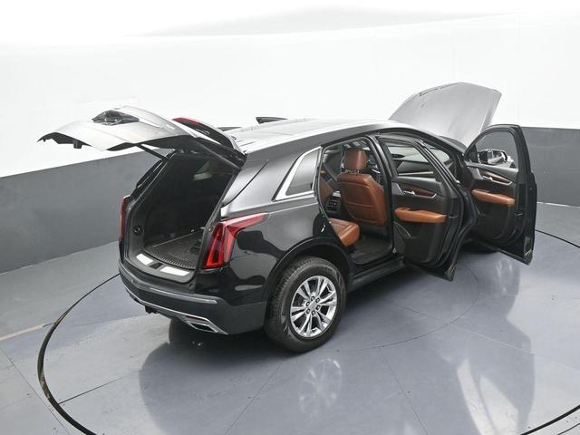 Photo of 2020 Stellar Black Metallic Cadillac XT5