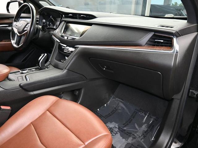 Photo of 2020 Stellar Black Metallic Cadillac XT5