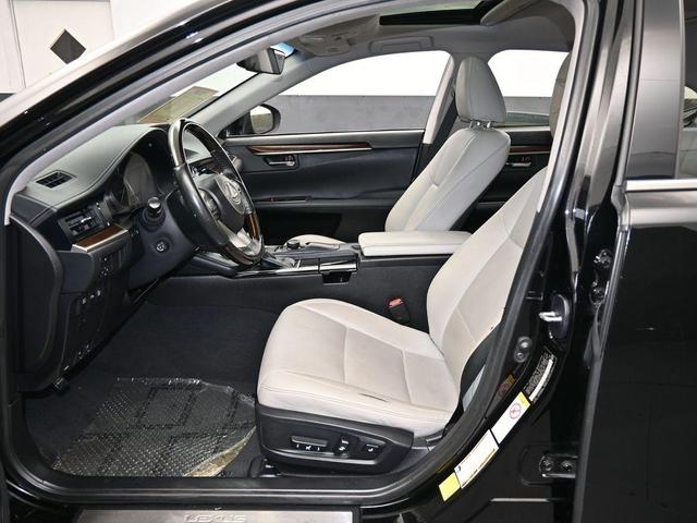 Photo of 2018 Black Lexus ES 350