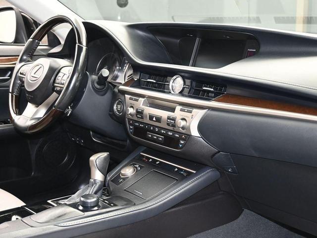 Photo of 2018 Black Lexus ES 350