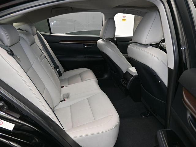 Photo of 2018 Black Lexus ES 350