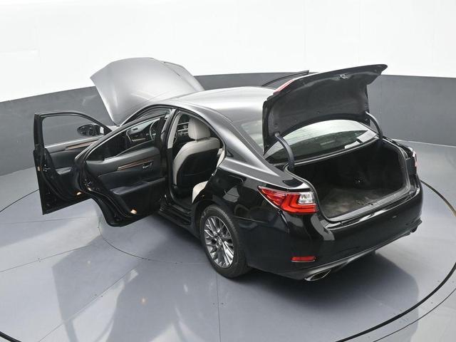 Photo of 2018 Black Lexus ES 350