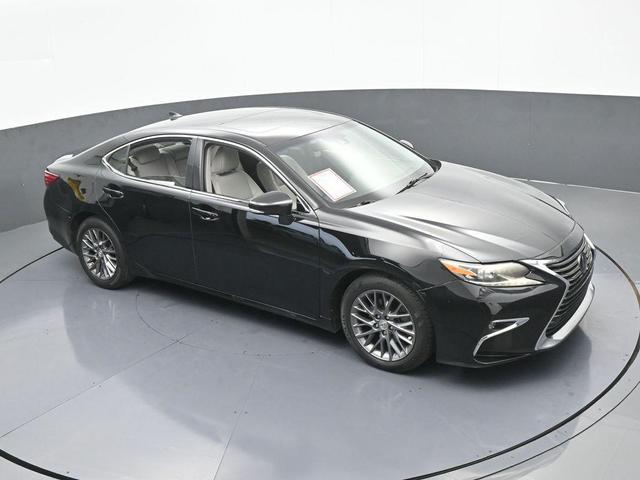 Photo of 2018 Black Lexus ES 350