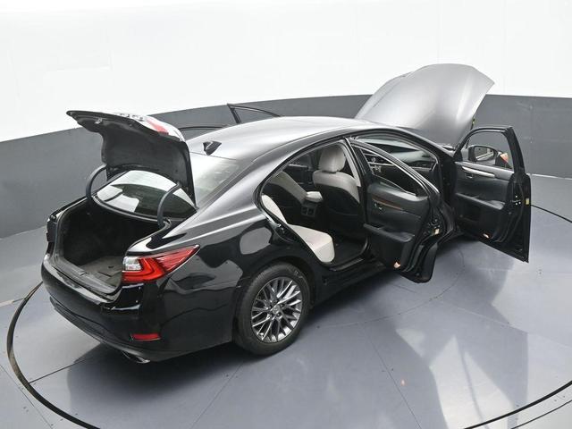 Photo of 2018 Black Lexus ES 350