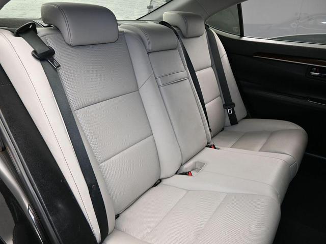 Photo of 2018 Black Lexus ES 350
