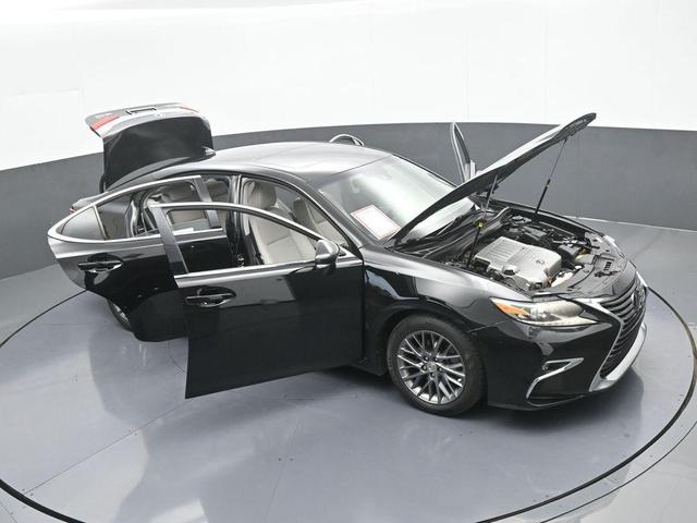 Photo of 2018 Black Lexus ES 350