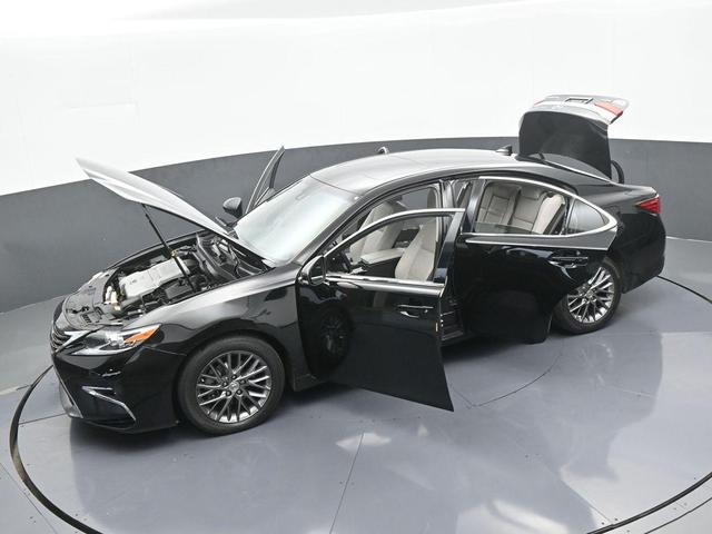 Photo of 2018 Black Lexus ES 350