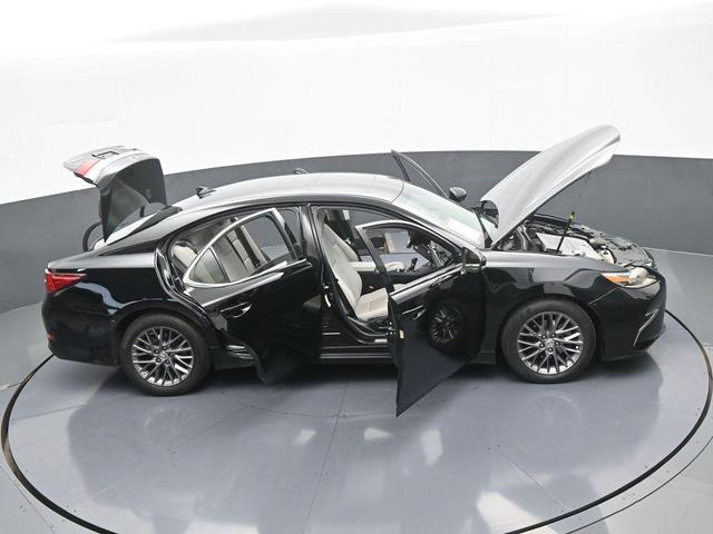 Photo of 2018 Black Lexus ES 350