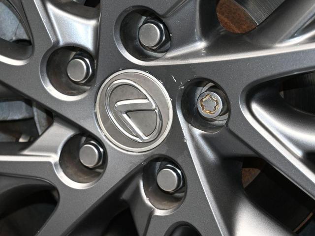 Photo of 2018 Black Lexus ES 350