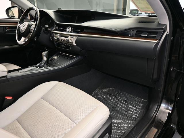 Photo of 2018 Black Lexus ES 350