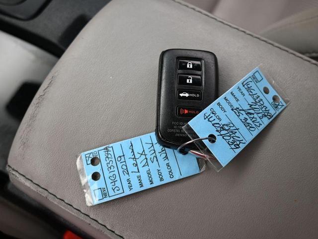 Photo of 2018 Black Lexus ES 350