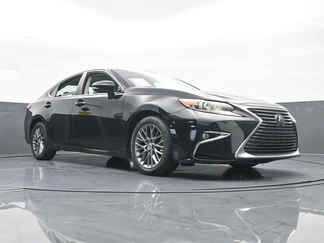 Photo of 2018 Black Lexus ES 350