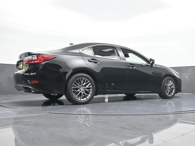 Photo of 2018 Black Lexus ES 350