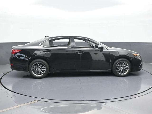 Photo of 2018 Black Lexus ES 350