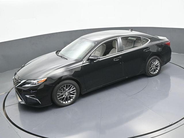 Photo of 2018 Black Lexus ES 350