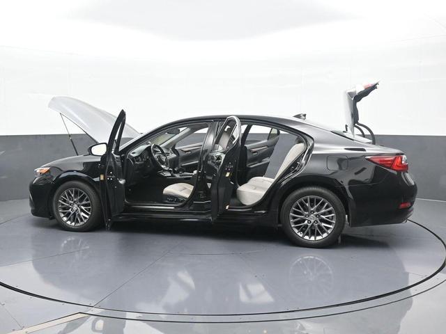 Photo of 2018 Black Lexus ES 350