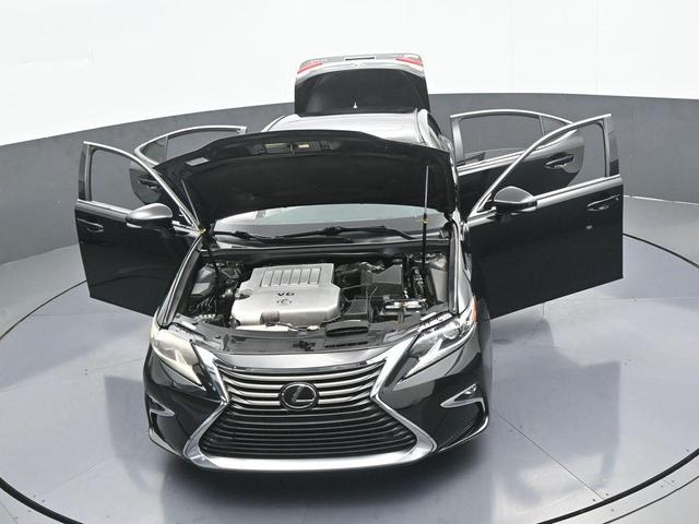 Photo of 2018 Black Lexus ES 350