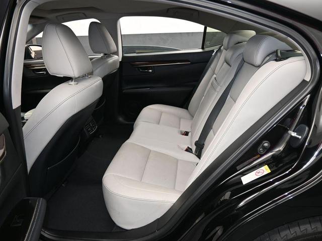 Photo of 2018 Black Lexus ES 350