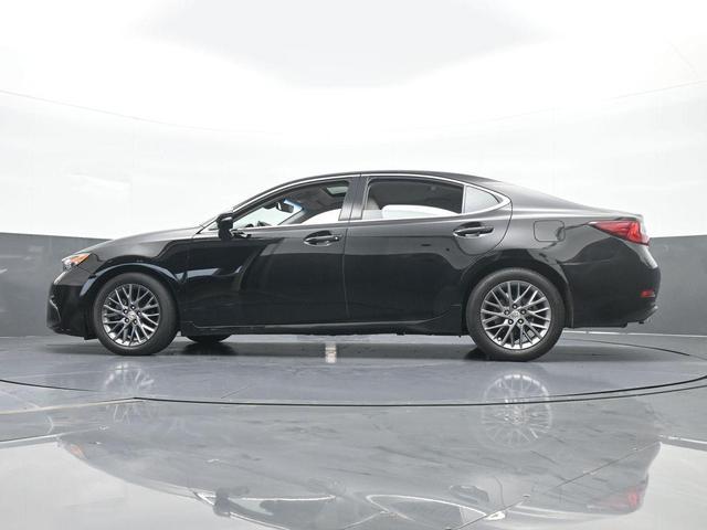 Photo of 2018 Black Lexus ES 350