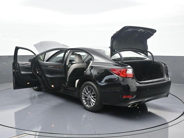 Photo of 2018 Black Lexus ES 350