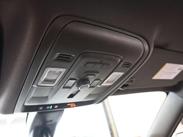 Photo of 2022 White Frost Tri-Coat GMC Yukon XL