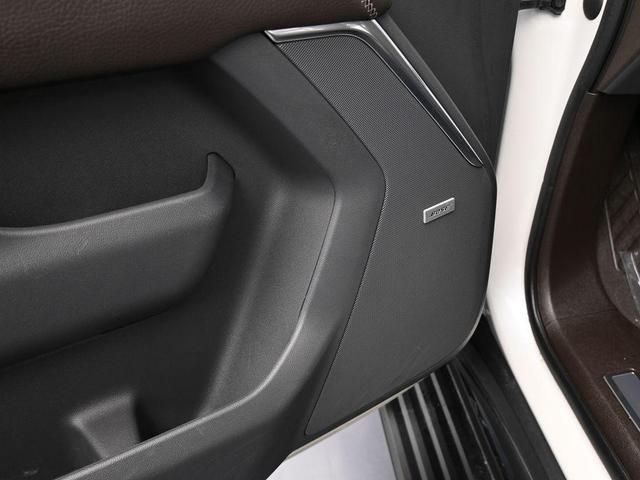 Photo of 2022 White Frost Tri-Coat GMC Yukon XL