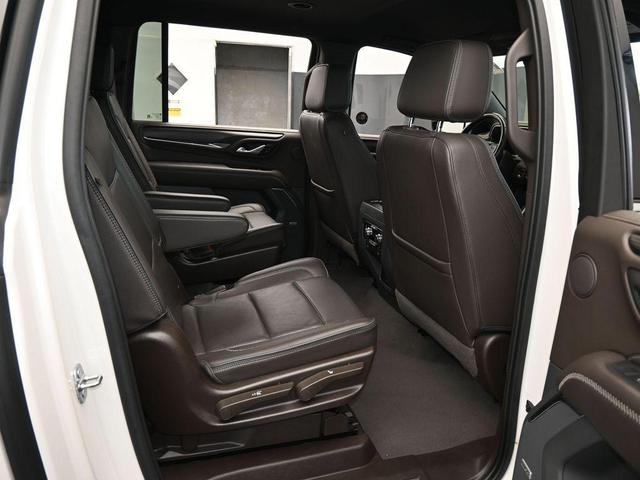 Photo of 2022 White Frost Tri-Coat GMC Yukon XL