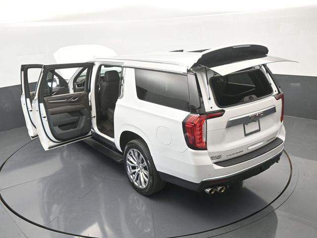 Photo of 2022 White Frost Tri-Coat GMC Yukon XL