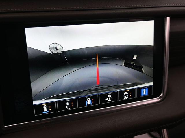 Photo of 2022 White Frost Tri-Coat GMC Yukon XL