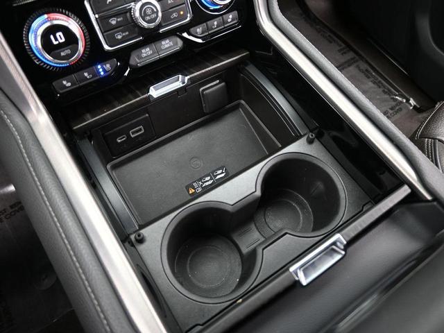 Photo of 2022 White Frost Tri-Coat GMC Yukon XL