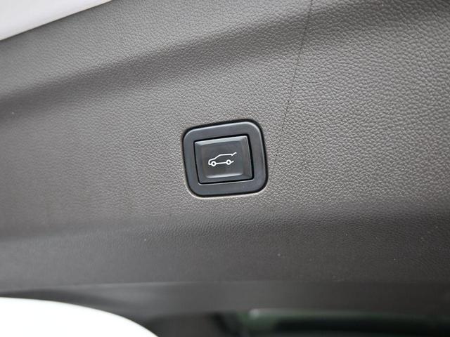 Photo of 2022 White Frost Tri-Coat GMC Yukon XL