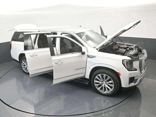 Photo of 2022 White Frost Tri-Coat GMC Yukon XL