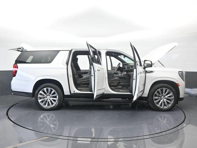 Photo of 2022 White Frost Tri-Coat GMC Yukon XL