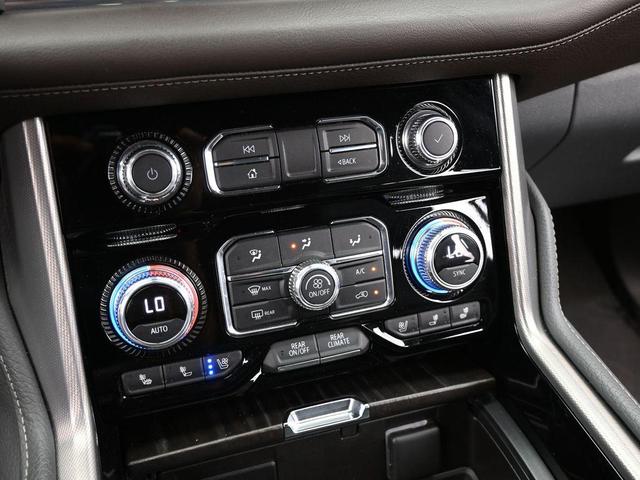 Photo of 2022 White Frost Tri-Coat GMC Yukon XL