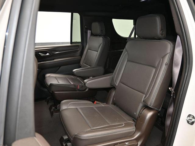 Photo of 2022 White Frost Tri-Coat GMC Yukon XL