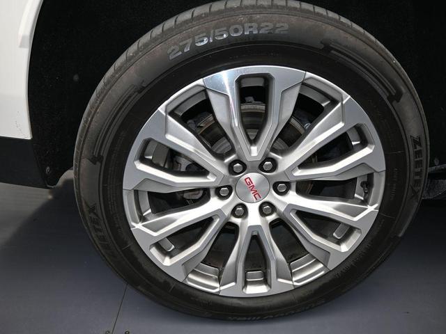 Photo of 2022 White Frost Tri-Coat GMC Yukon XL
