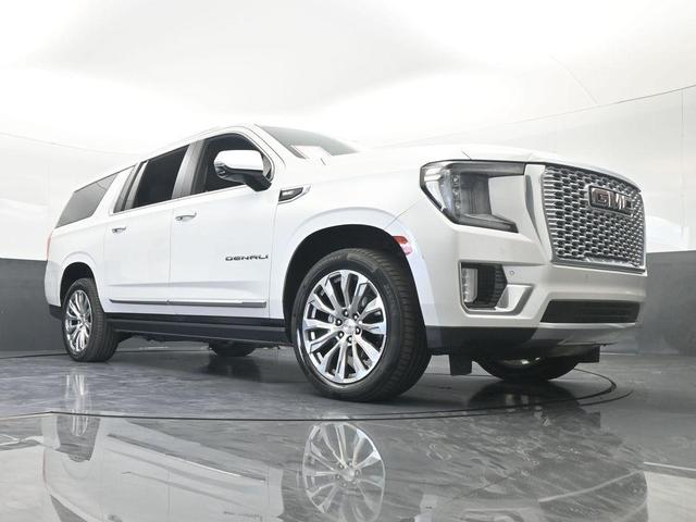 Photo of 2022 White Frost Tri-Coat GMC Yukon XL
